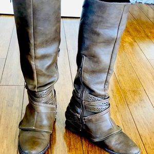 Boots, mid-calf - zip up (women’s 7.5)